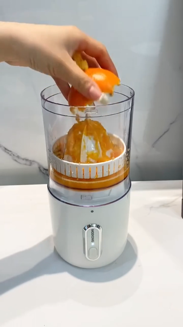 AUTOMATIC FRUIT JUICER عصارة فواكه أوتوماتيكية